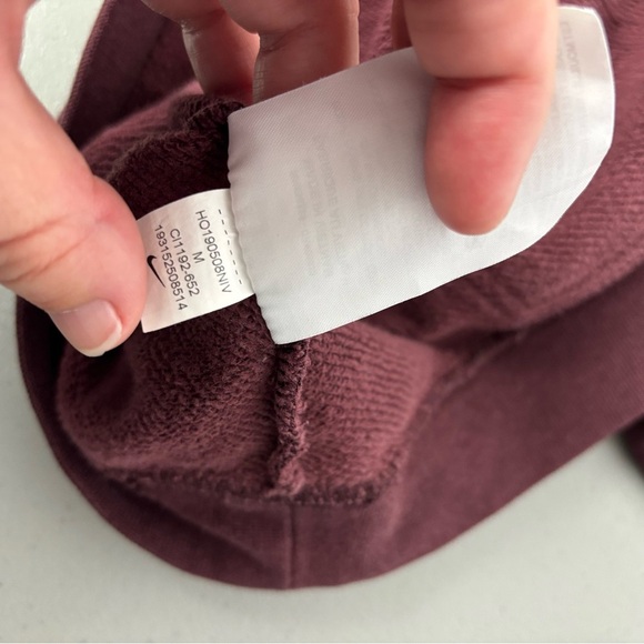 Nike Maroon Hoodie Sweatshirt Women's Medium Pullover Athletic Activewear - Picture 6 of 8